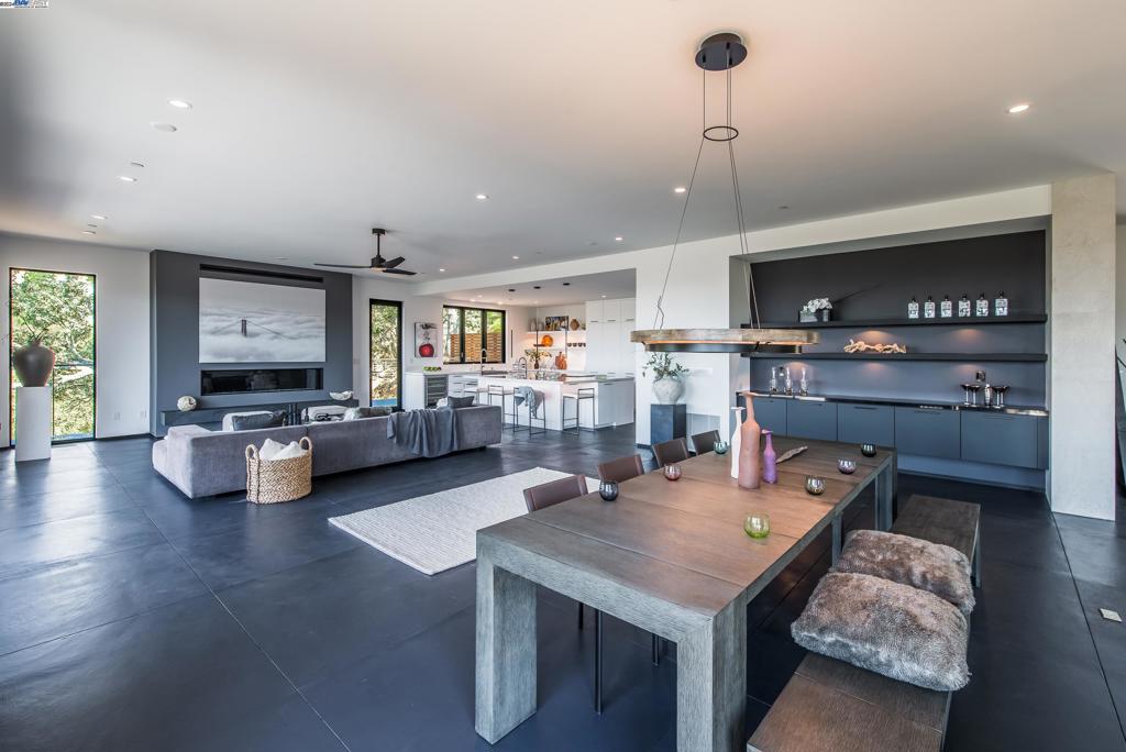 ROUNDHILL NORTH - Residential