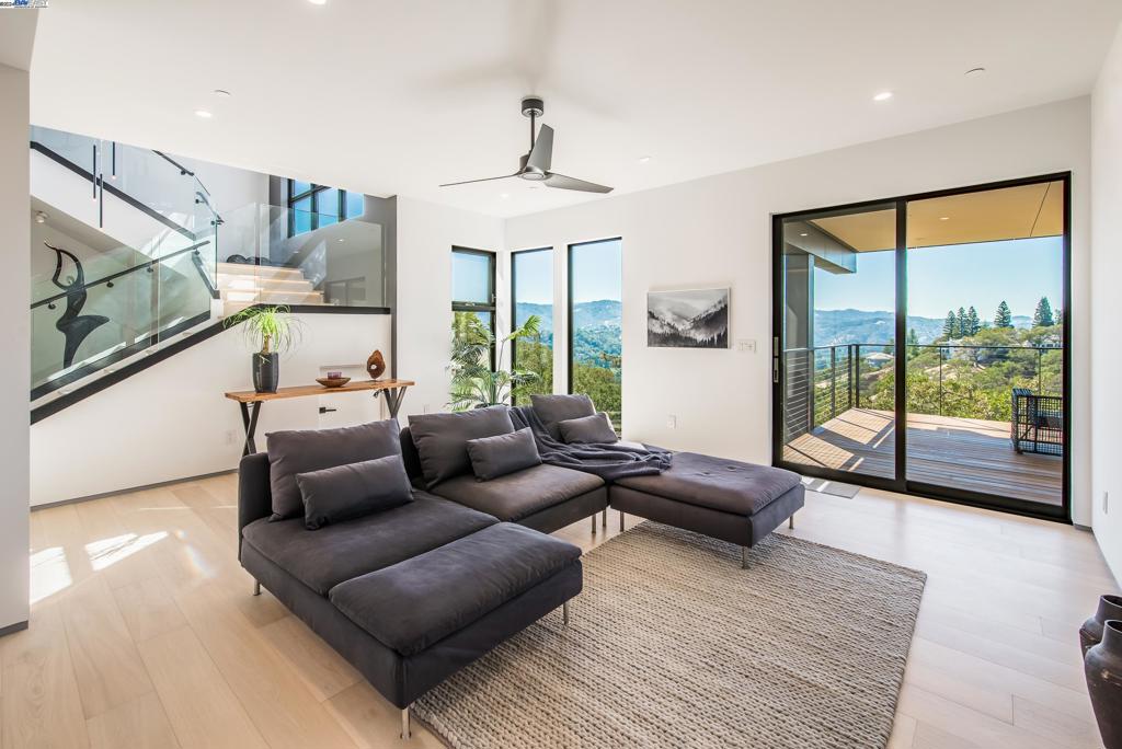 ROUNDHILL NORTH - Residential