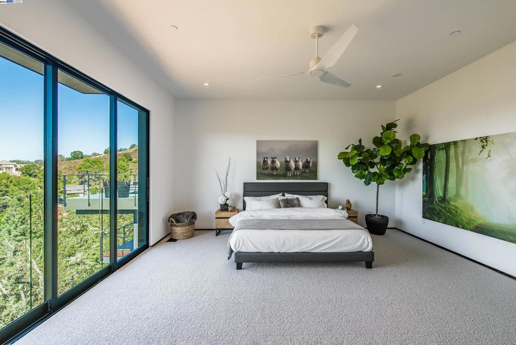 ROUNDHILL NORTH - Residential