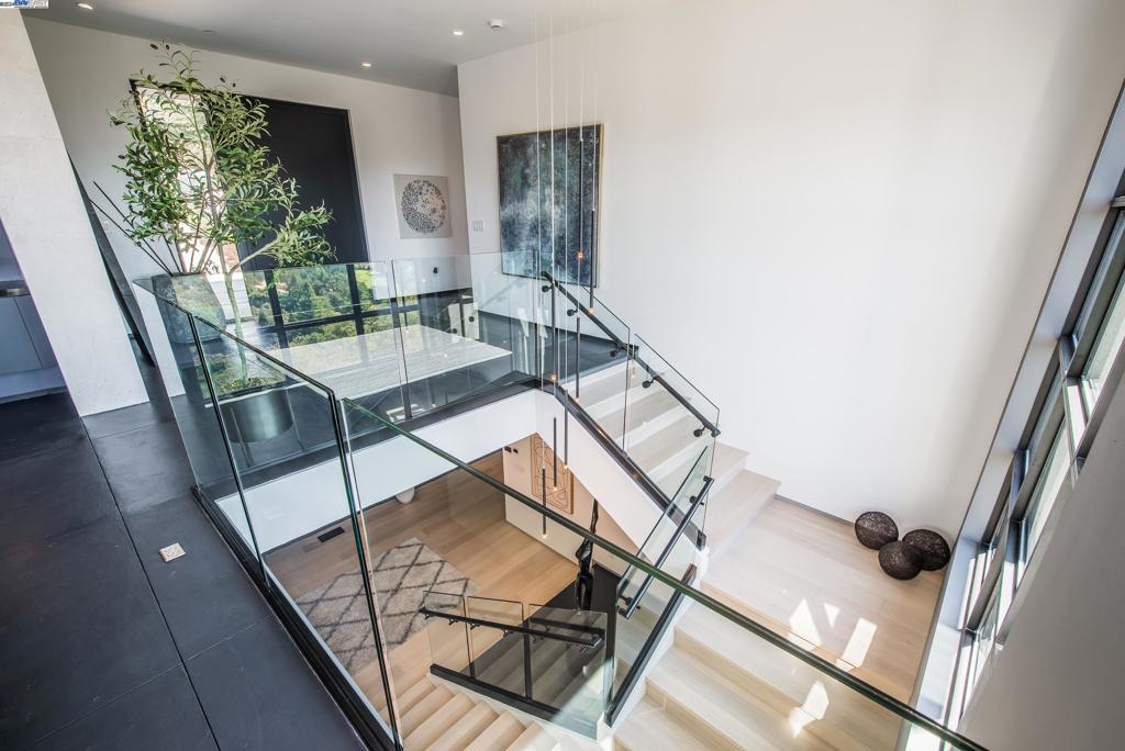 ROUNDHILL NORTH - Residential