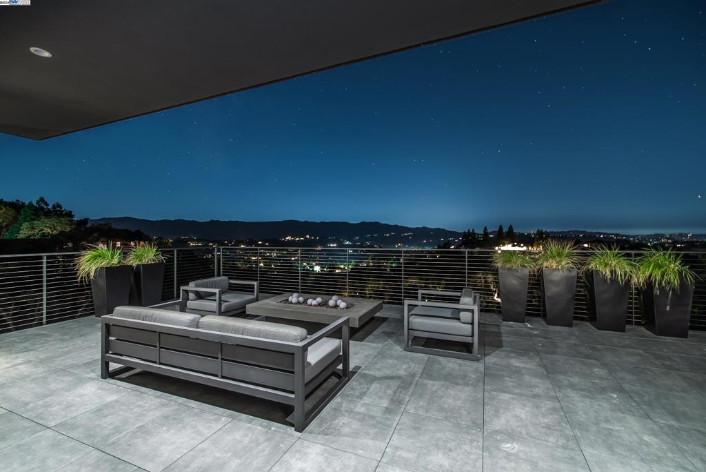 ROUNDHILL NORTH - Residential