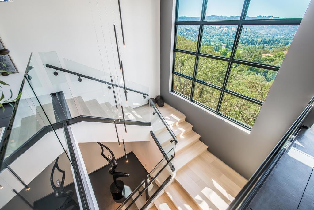 ROUNDHILL NORTH - Residential