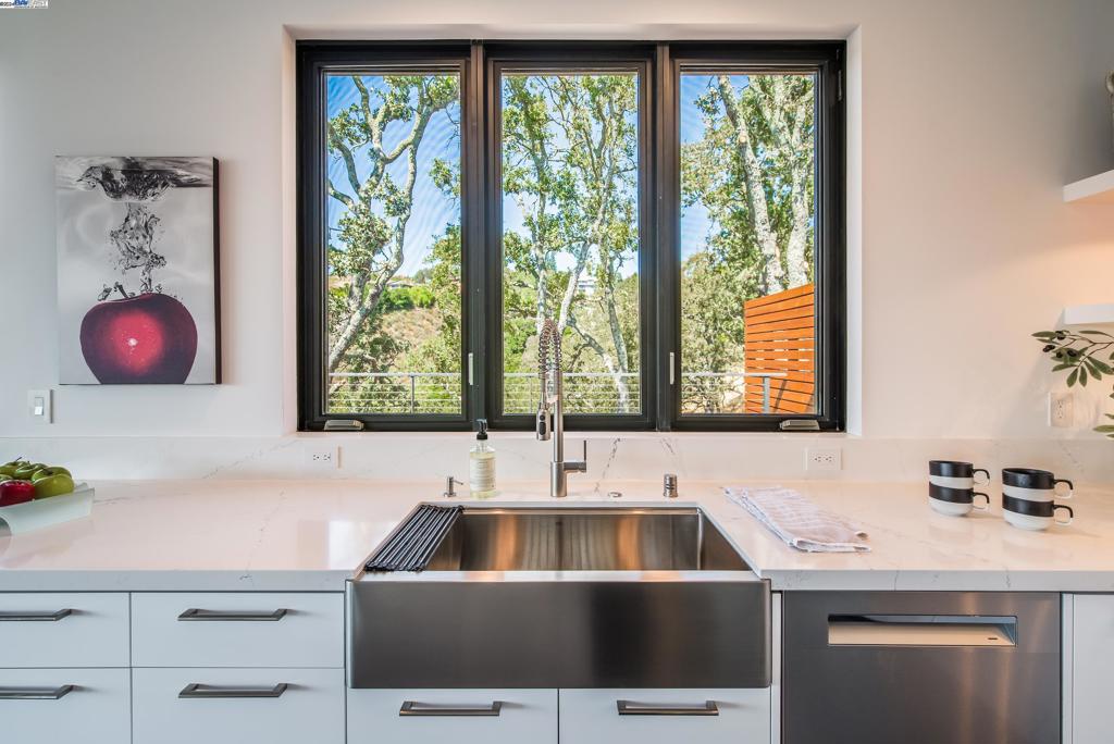 ROUNDHILL NORTH - Residential