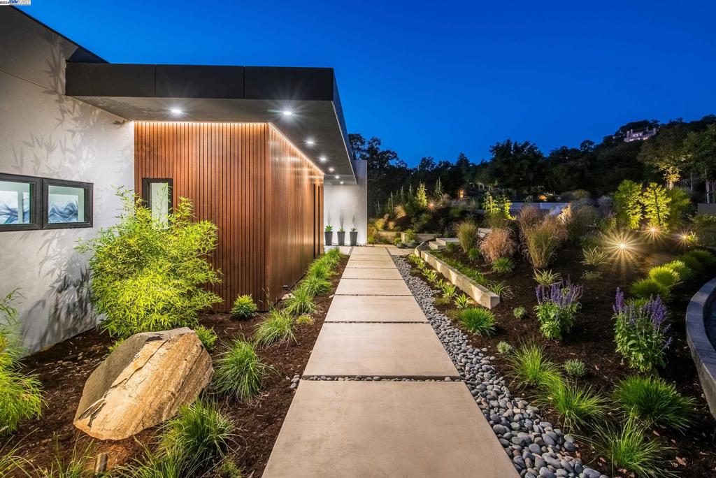 ROUNDHILL NORTH - Residential