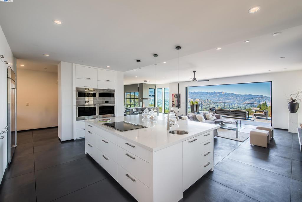 ROUNDHILL NORTH - Residential