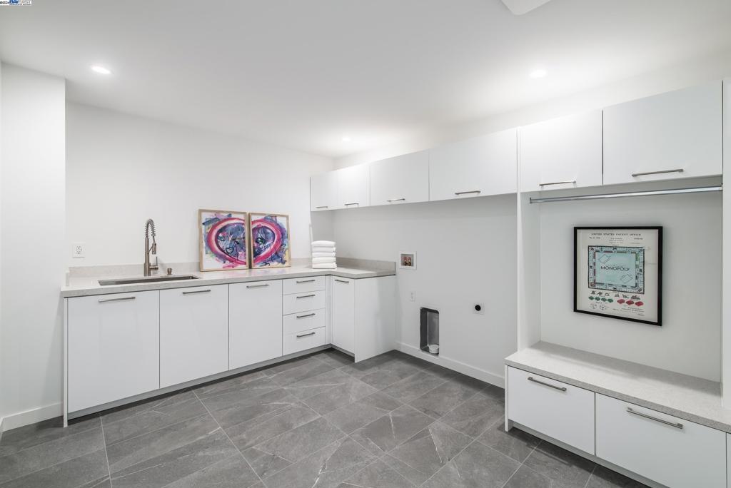 ROUNDHILL NORTH - Residential