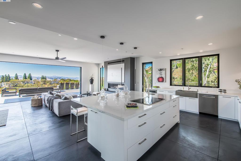 ROUNDHILL NORTH - Residential