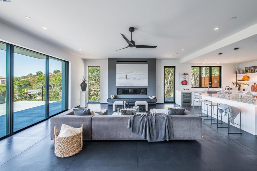 ROUNDHILL NORTH - Residential