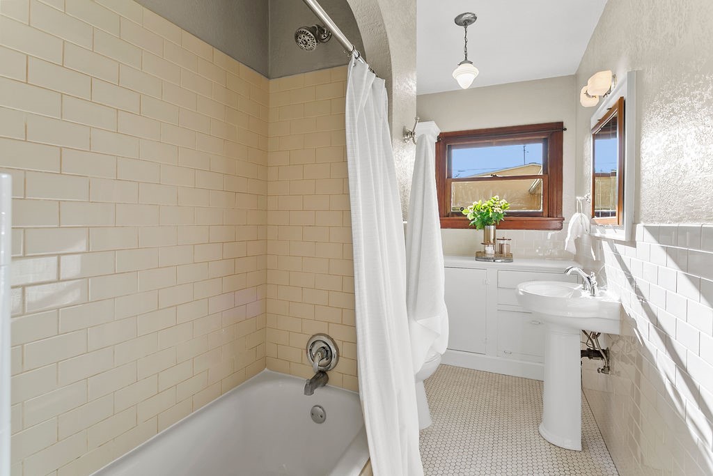 Historic Colony District - Residential