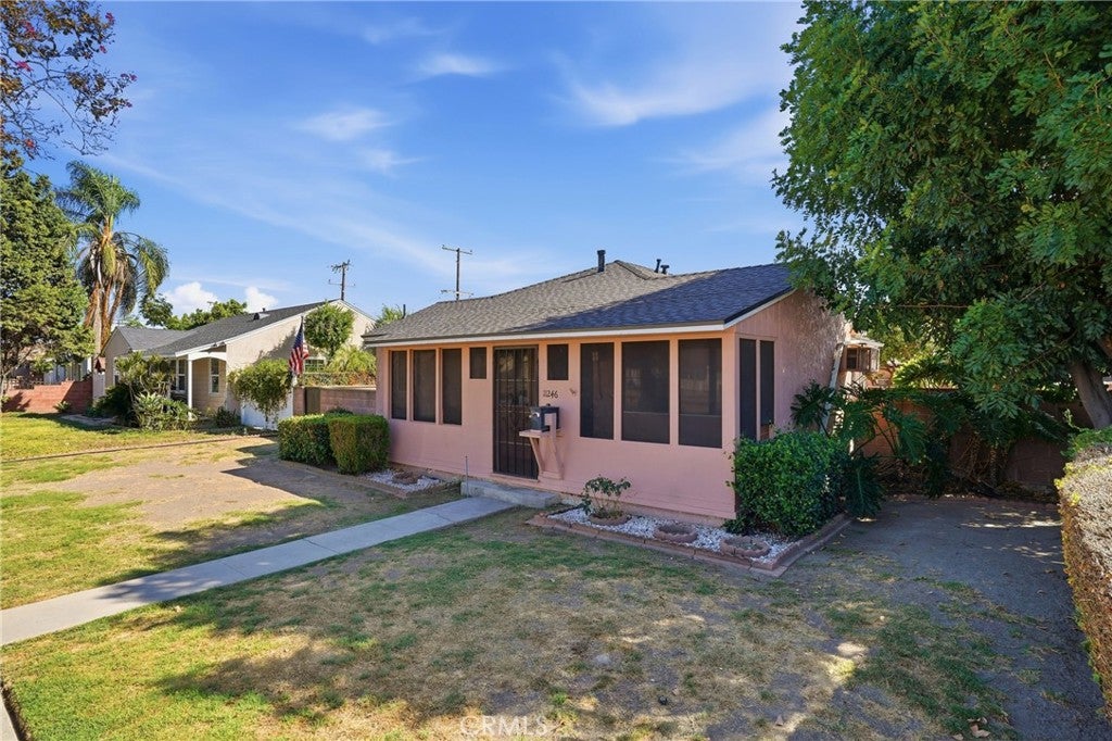 11246 Rosecrans Avenue
