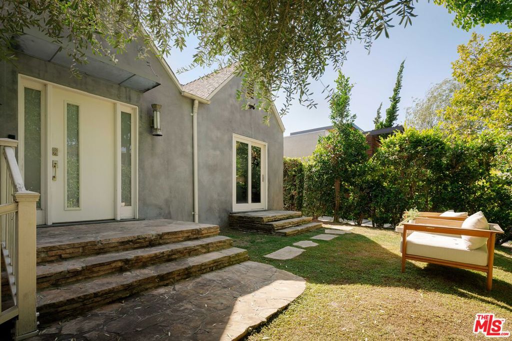 Photo of 363 Huntley Drive, West Hollywood, CA 90048 (MLS # 26851493)