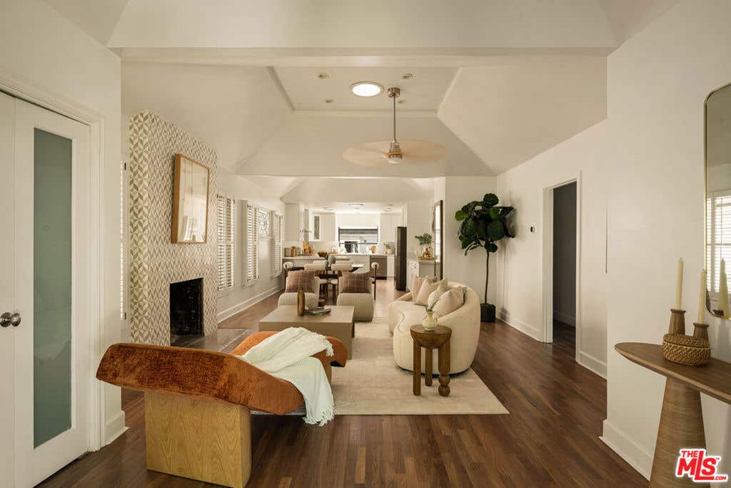 Photo of 363 Huntley Drive, West Hollywood, CA 90048 (MLS # 26851493)