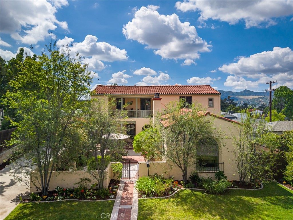 Photo of 752 Glenview Rd, Glendale, CA 91202 (MLS # BB26070664)