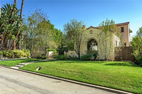 Photo of 752 Glenview Rd, Glendale, CA 91202 (MLS # BB26070664)