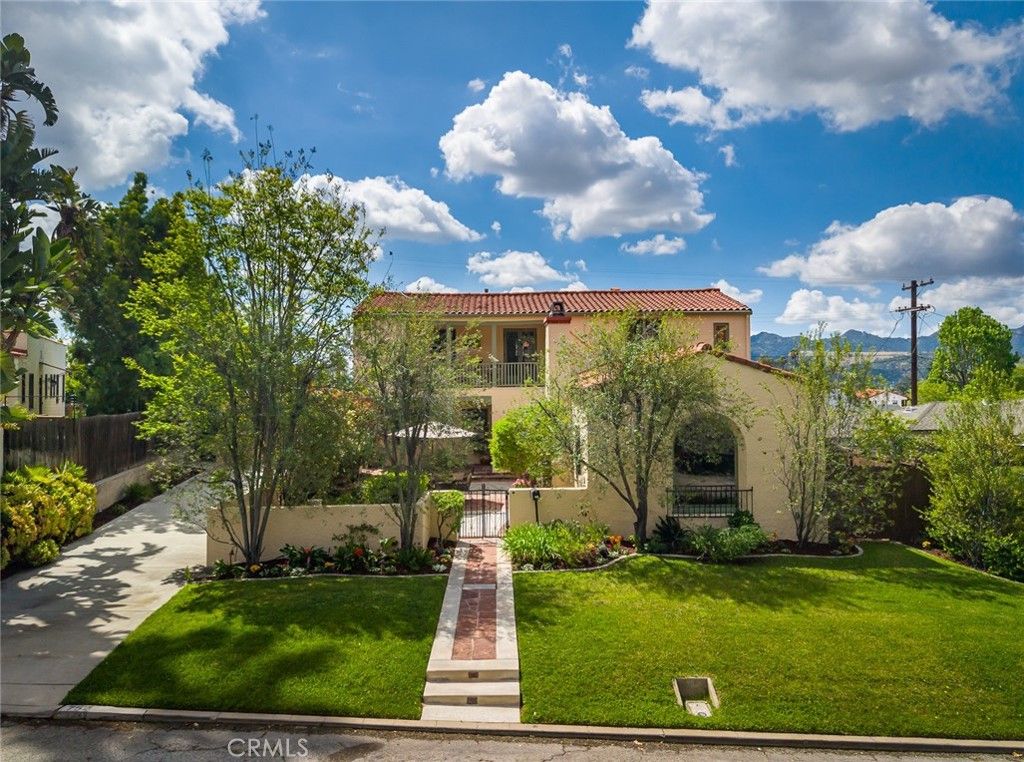 Photo of 752 Glenview Rd, Glendale, CA 91202 (MLS # BB26070664)