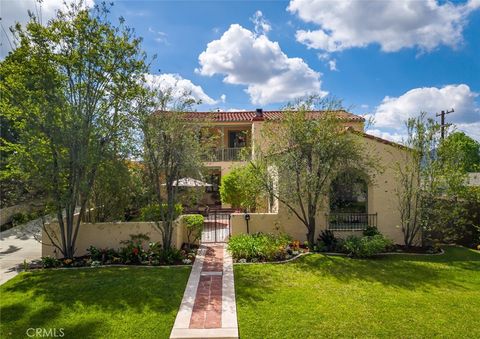 Photo of 752 Glenview Rd, Glendale, CA 91202 (MLS # BB26070664)