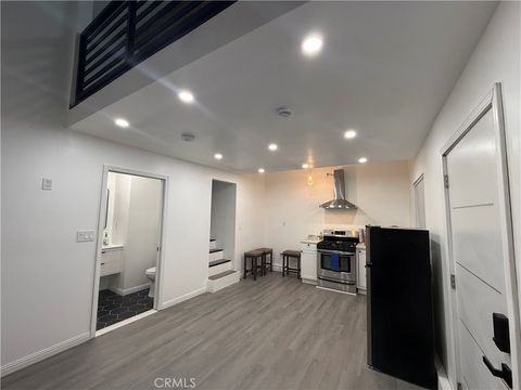 Photo of 12119 Bambi Pl, Granada Hills, CA 91344 (MLS # SR26078432)