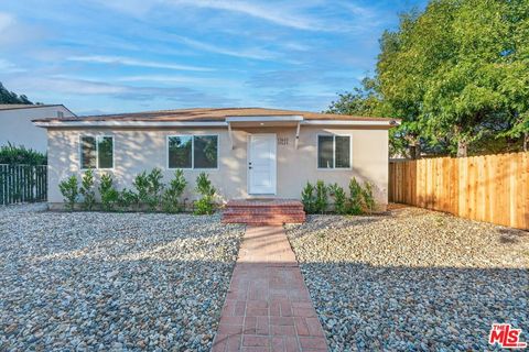 Photo of 17623 Burbank Boulevard, Encino, CA 91316 (MLS # 26648551)