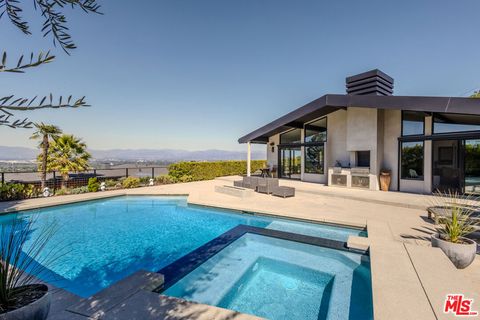 Photo of 4326 Coronet Drive, Encino, CA 91316 (MLS # 25586879)