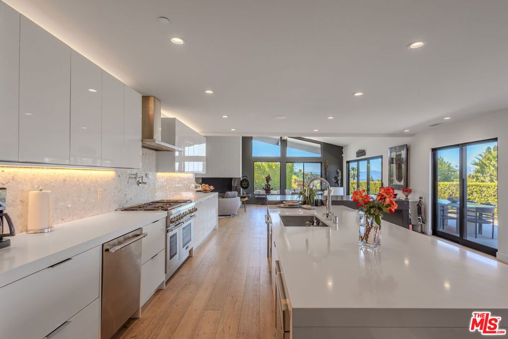 Photo of 4326 Coronet Drive, Encino, CA 91316 (MLS # 25586879)