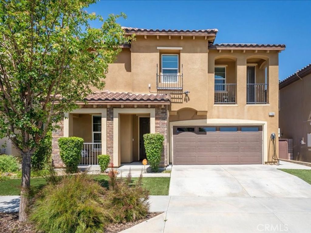 Photo of 27364 Ellery Place, Saugus, CA 91350 (MLS # SR26099340)