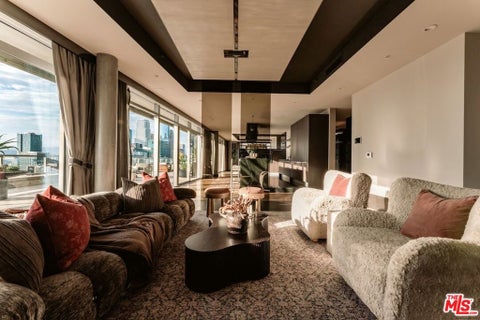 Photo of 1155 S Grand Avenue #2204, Los Angeles, CA 90015 (MLS # 26864751)