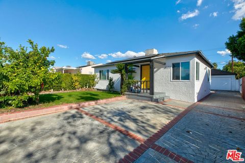 Photo of 6122 Satsuma Avenue, North Hollywood, CA 91606 (MLS # 26633443)