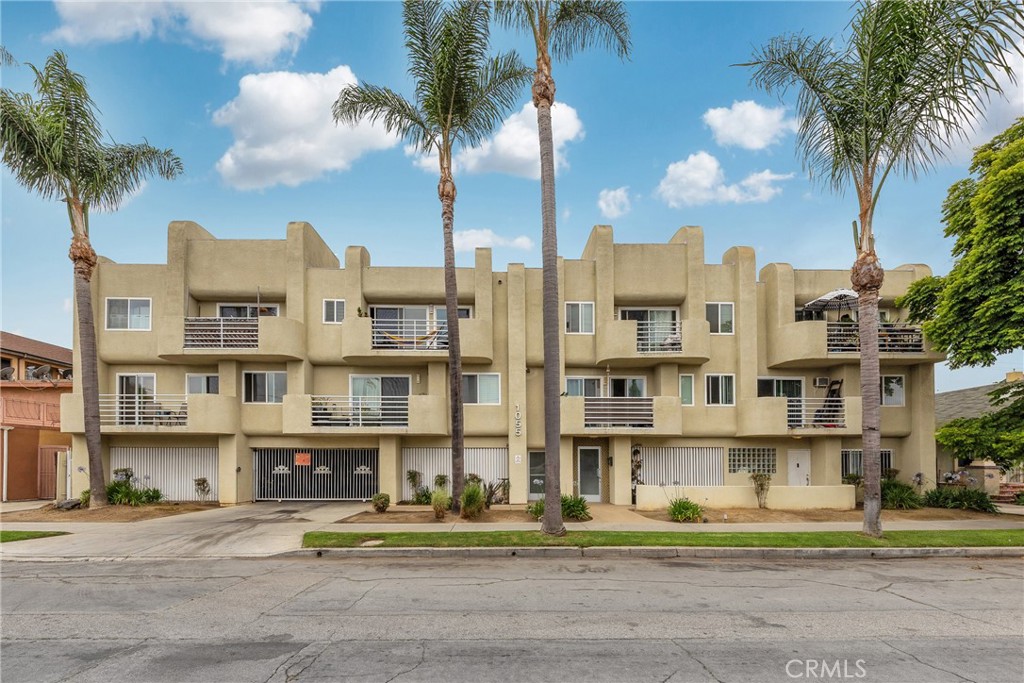 1055 Orizaba Avenue 3