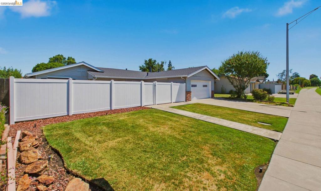 1421 Woodmont WAY