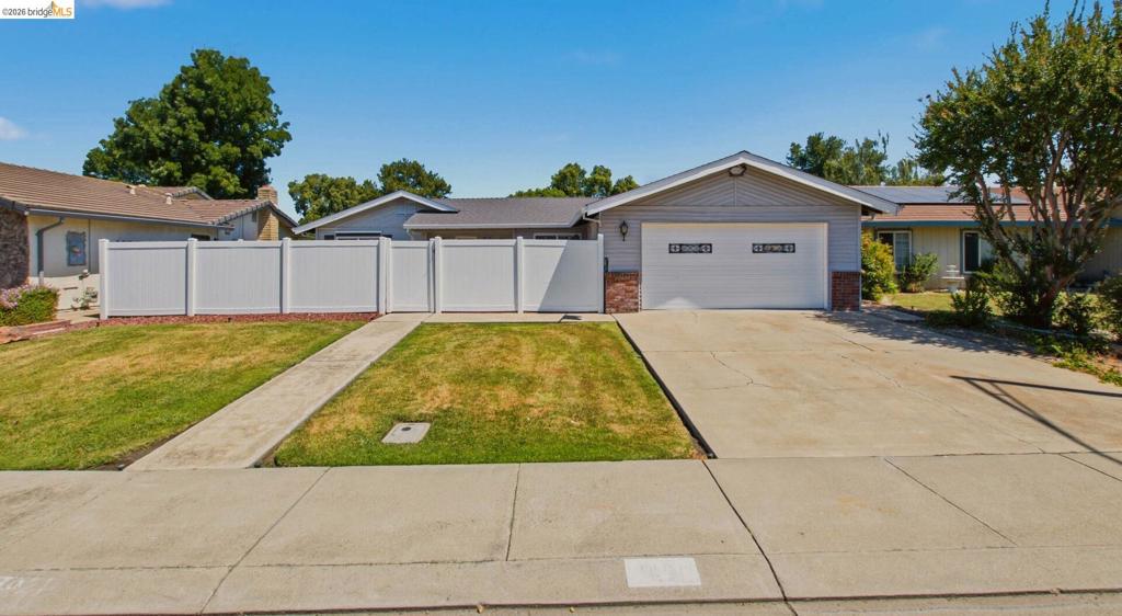 1421 Woodmont WAY