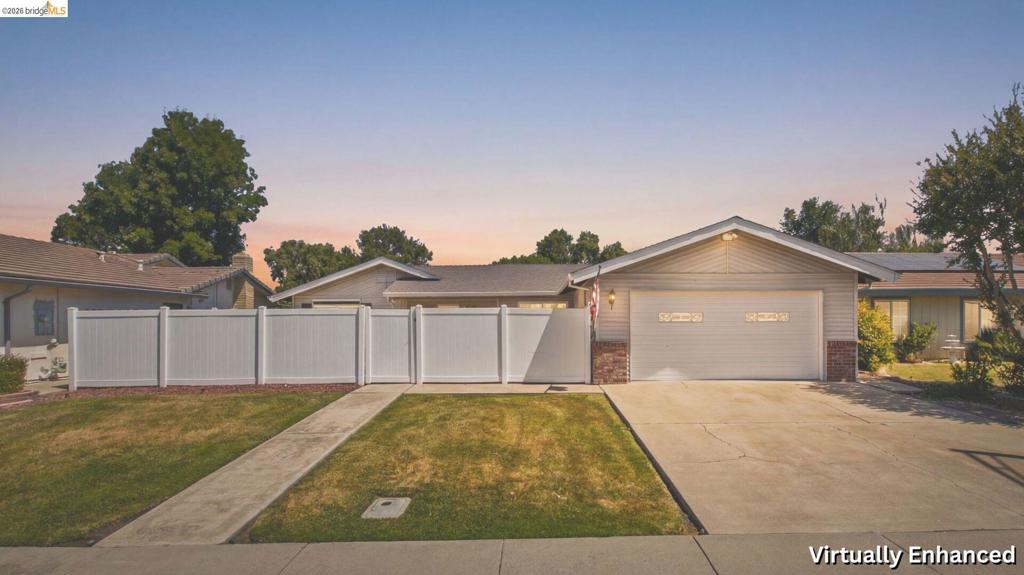 1421 Woodmont WAY