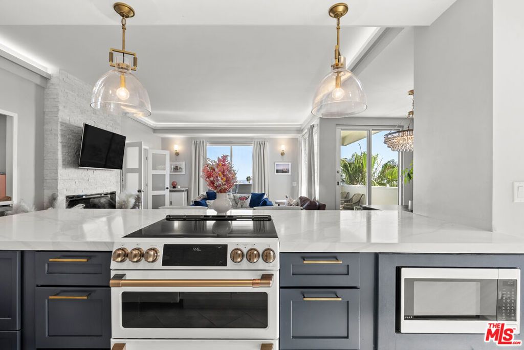 Photo of 7250 Franklin Avenue #616, Los Angeles, CA 90046 (MLS # 25615625)