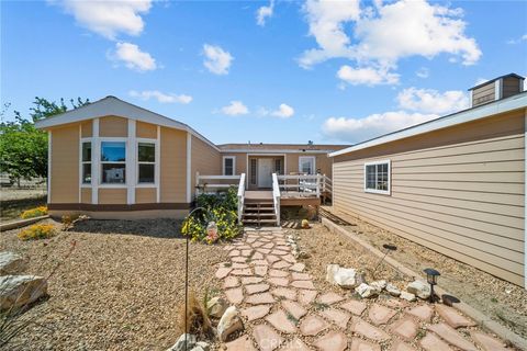 Photo of 25407 Eaglefall Avenue, Lancaster, CA 93536 (MLS # SR26088530)