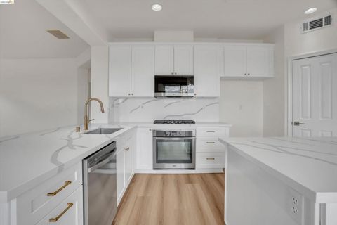 Photo of 6857 Sunriver Ln Ln, Vallejo, CA 94591 (MLS # 41130462)