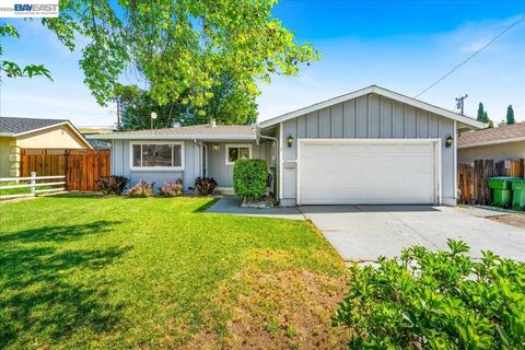 Photo of 48252 Cottonwood St St, Fremont, CA 94539 (MLS # 41129120)