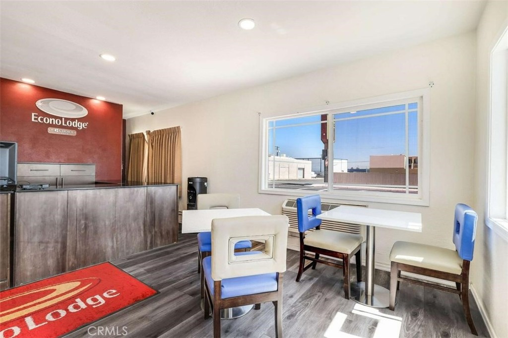 625 W Broadway
