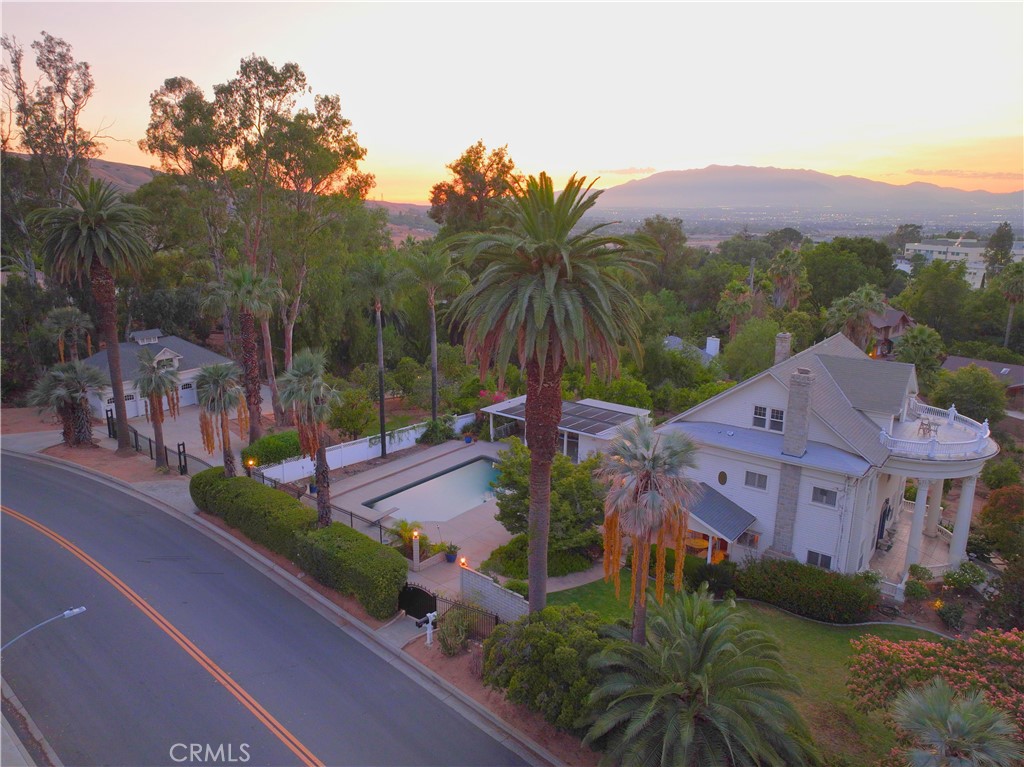 560 Terracina Boulevard