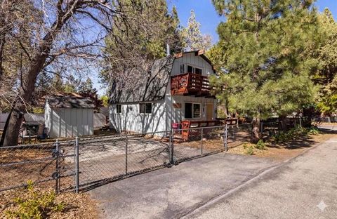 Photo of 566 Santa Barbara Avenue, Sugarloaf, CA 92386 (MLS # 219147421DA)