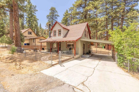 Photo of 100 W Sherwood Boulevard, Big Bear, CA 92314 (MLS # 219150399PS)