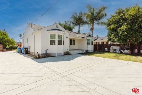 Photo of 6712 Cedros Avenue, Van Nuys, CA 91405 (MLS # 26829471)