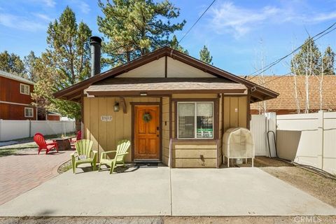 Photo of 921 Wendy Ave, Big Bear City, CA 92314 (MLS # IG26056316)