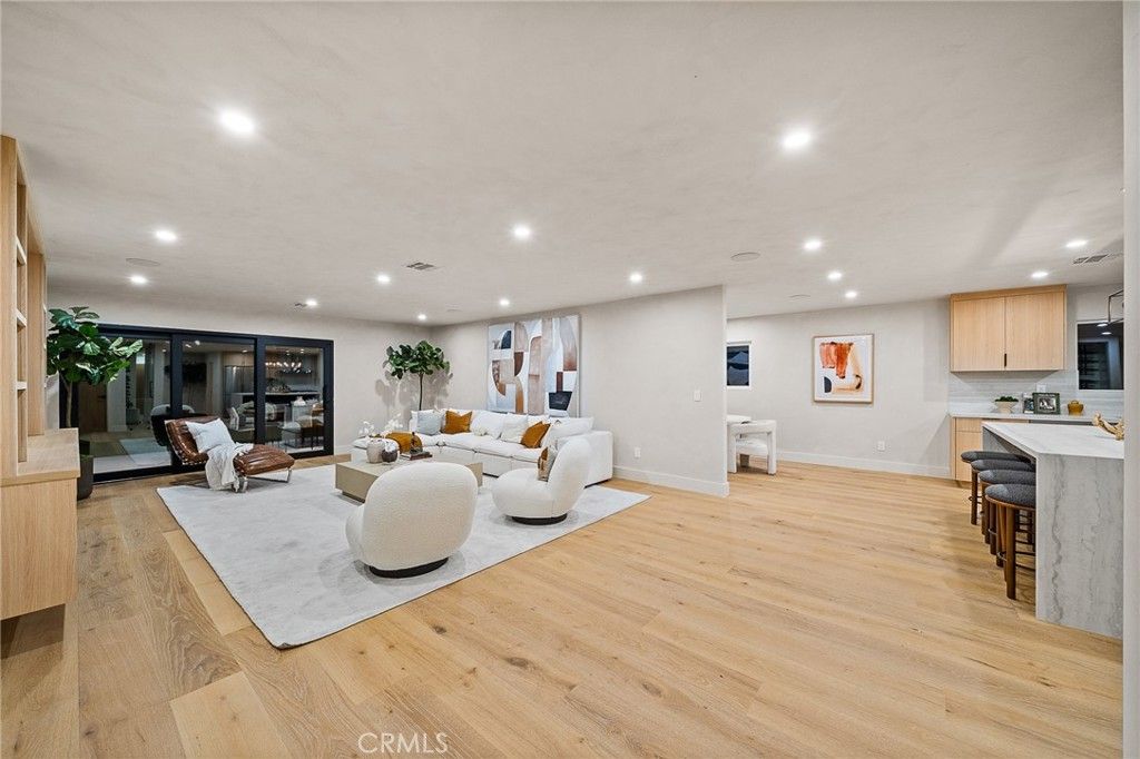 Photo of 5157 Woodley Avenue, Encino, CA 91436 (MLS # SR25240268)