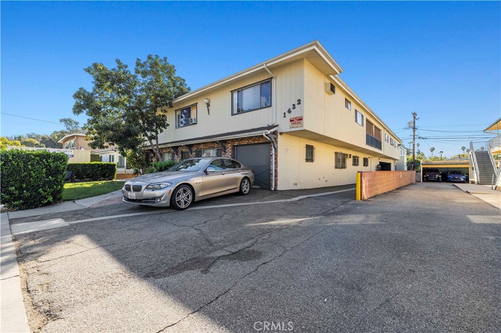 1432 E Maple