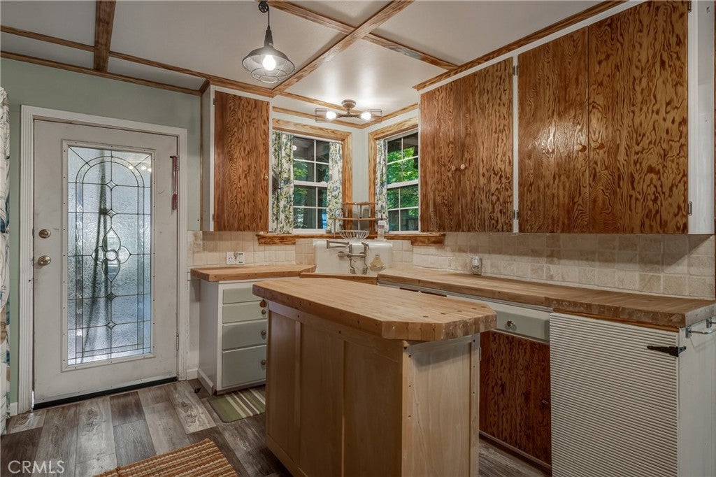 16179 Madrone