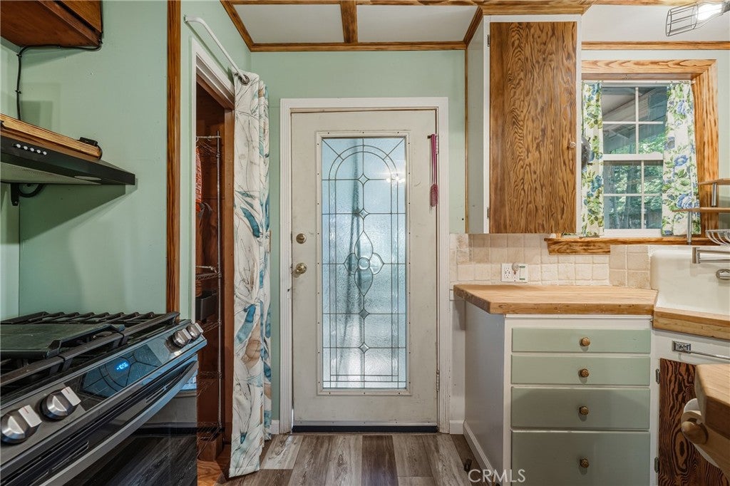 16179 Madrone