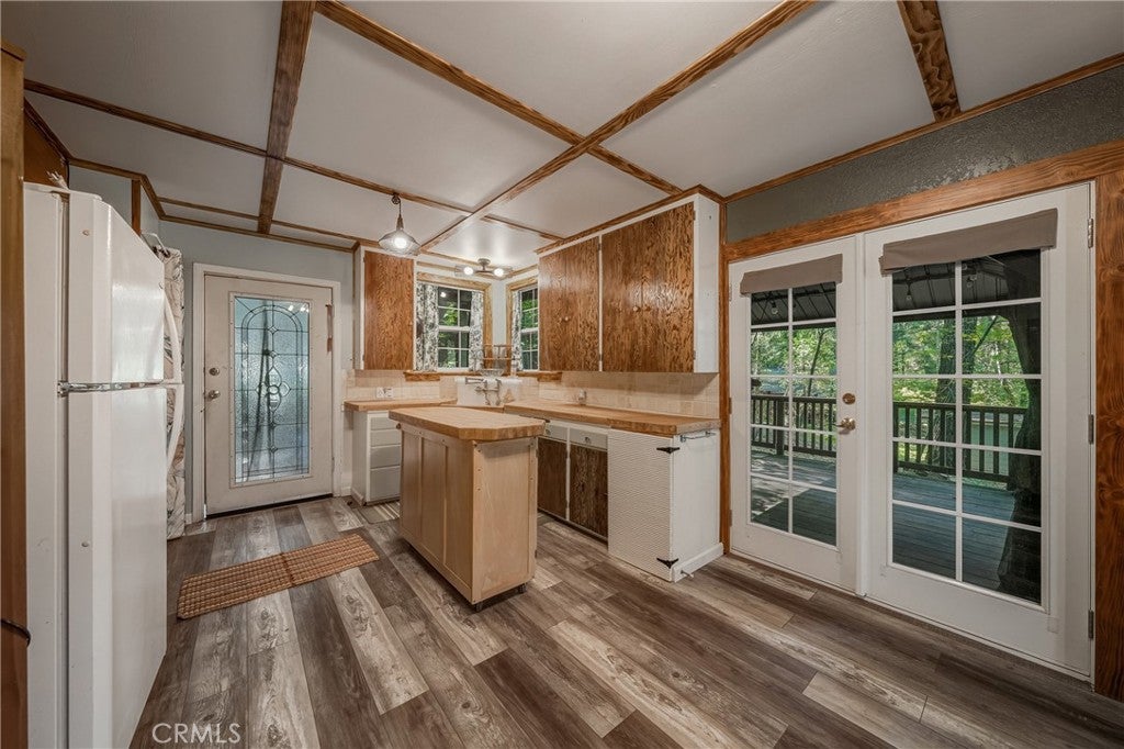 16179 Madrone