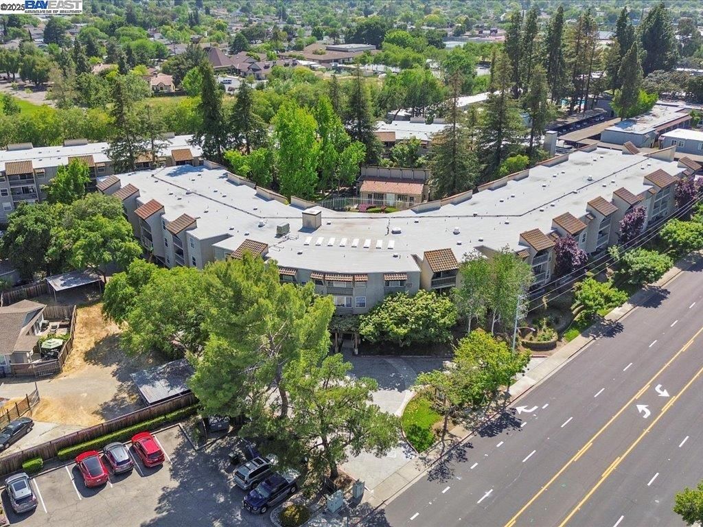 listing image 130729689826973306815