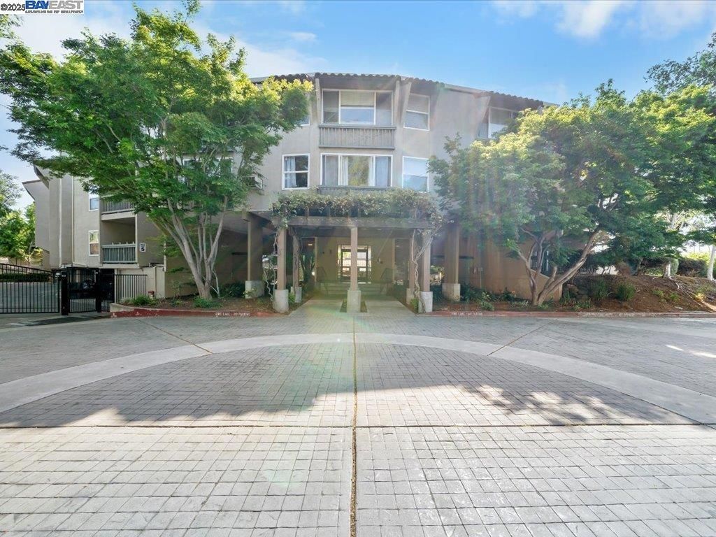 listing image 130728143229340007399