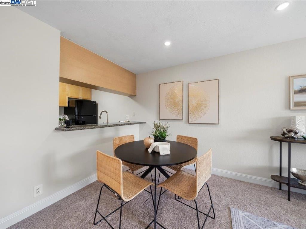 listing image 130720474815615483902
