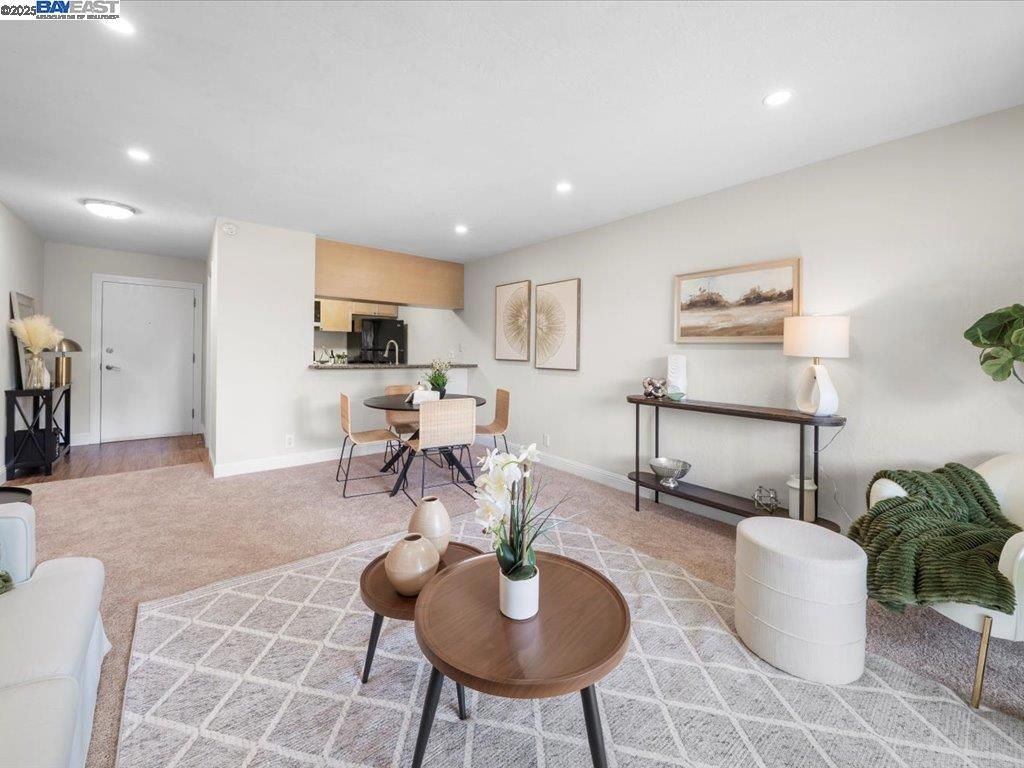 listing image 130722520966629852340